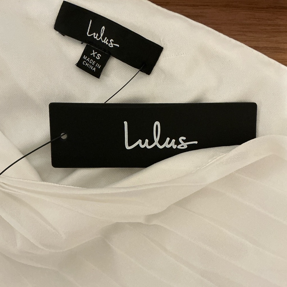 NWT Lulu’s Divine Charm White Pleated One-Shoulder Maxi Dress Extra Small Chic - Picture 10 of 10